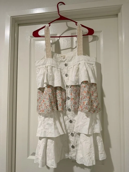 POL White Tiered Mini Dress with Pastel Floral Panels - Picture 2 of 4